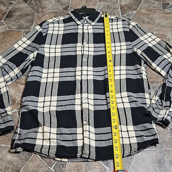 H&M Plaid Button Down Shirt Black Cream Gray Sz Medium - Picture 7 of 10